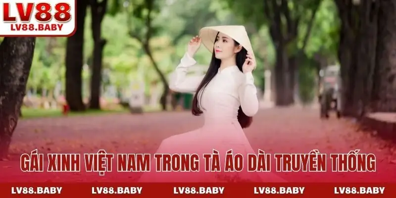 Gái xinh Việt Nam trong tà áo dài truyền thống